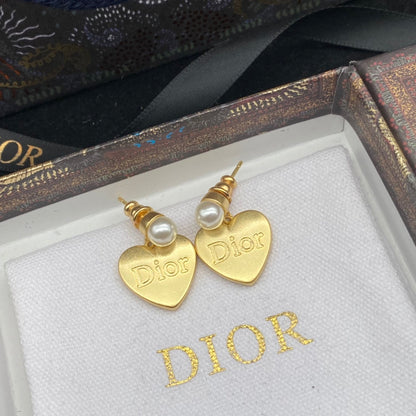 2025 Vintage Heart Pearl Earrings