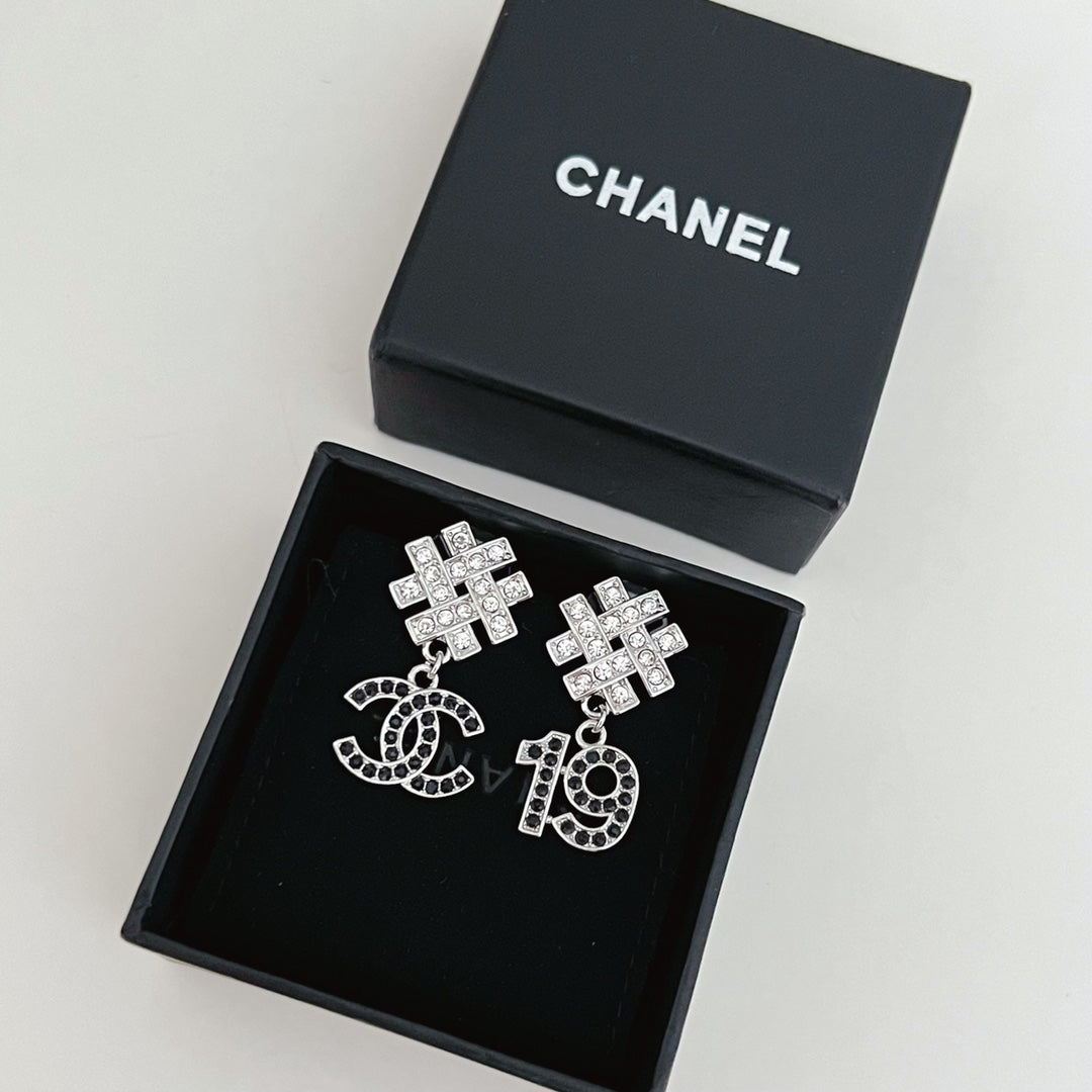 2025 Elegant Black Diamond Asymmetric Earrings