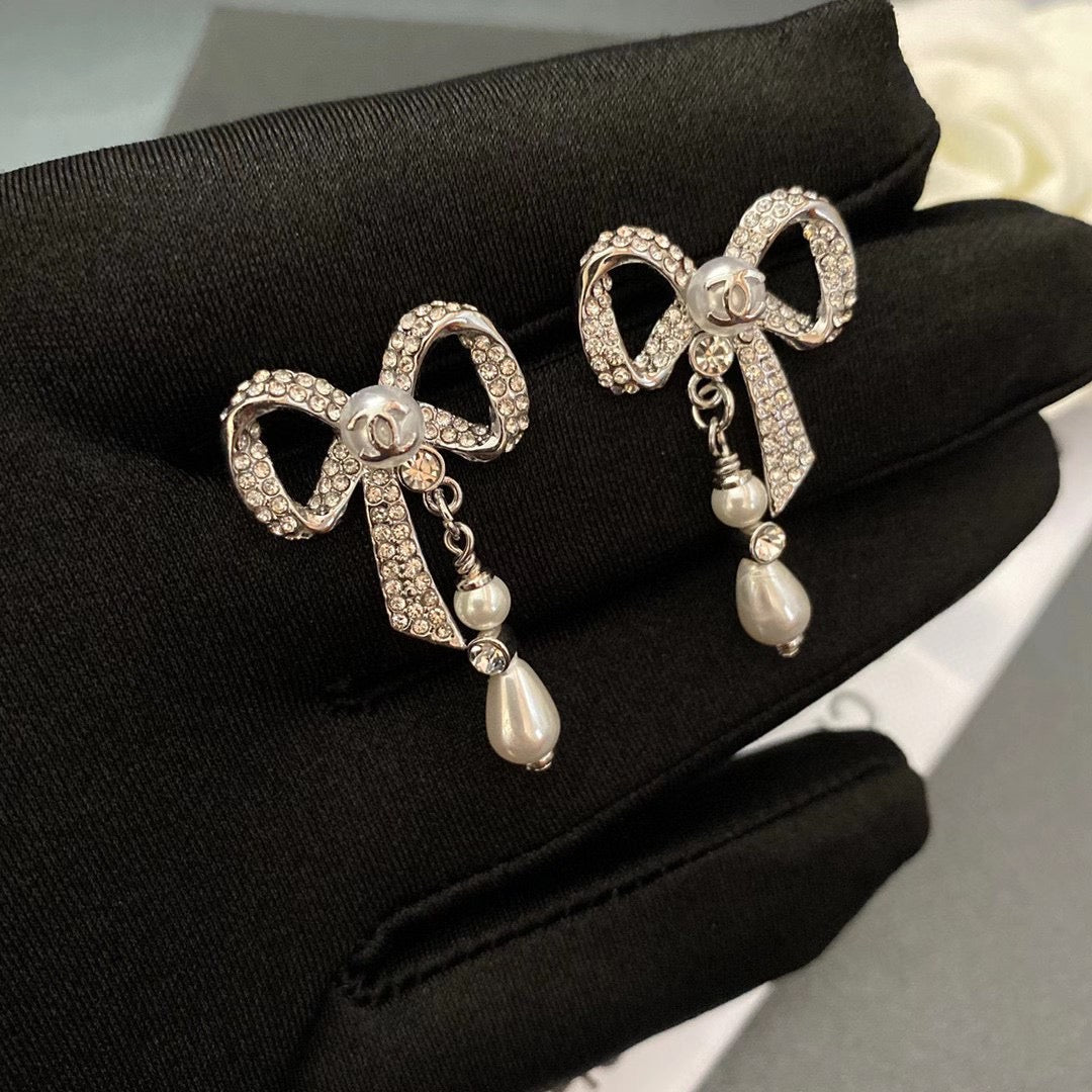 2025 Temperament Crystal Diamond Bow Earrings