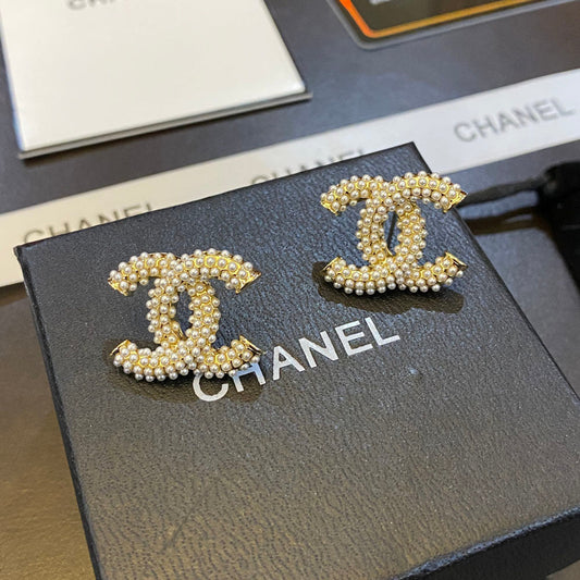 2025 Temperament Pearl Logo Stud Earrings