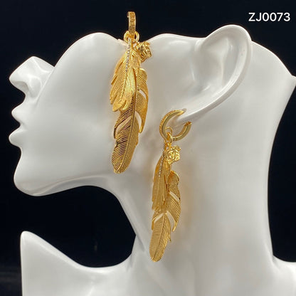 2025 Creative Feather Pendant Earrings