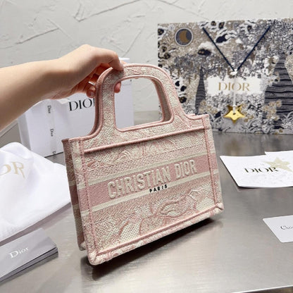 2025 Bag Classic Tote Bag W94