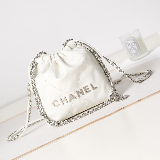 2025 Bag Classic Hobo Bag W61