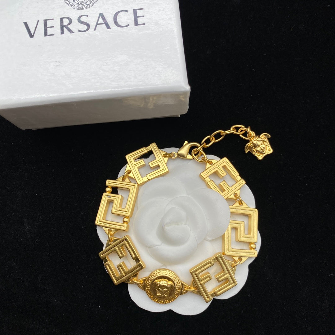 2025 Vintage Maze Bracelet Necklace Set