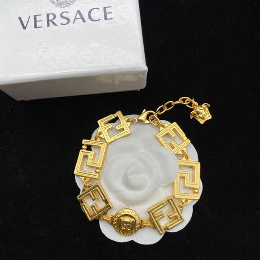 2025 Vintage Maze Bracelet Necklace Set