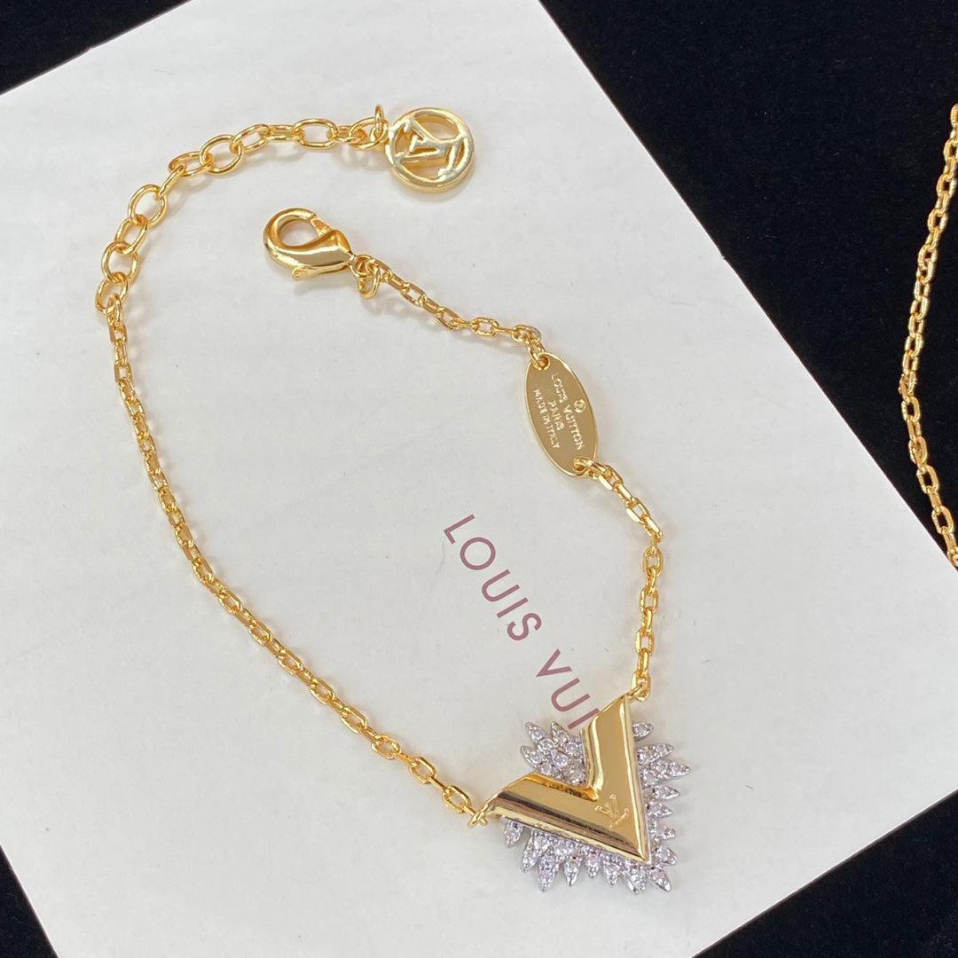 2025 Crystal Diamond V Earrings Bracelet Necklace Set