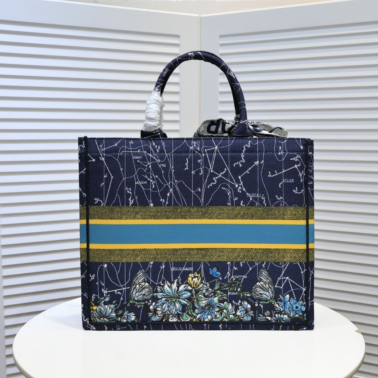 2025 Bag Classic Tote Bag W241