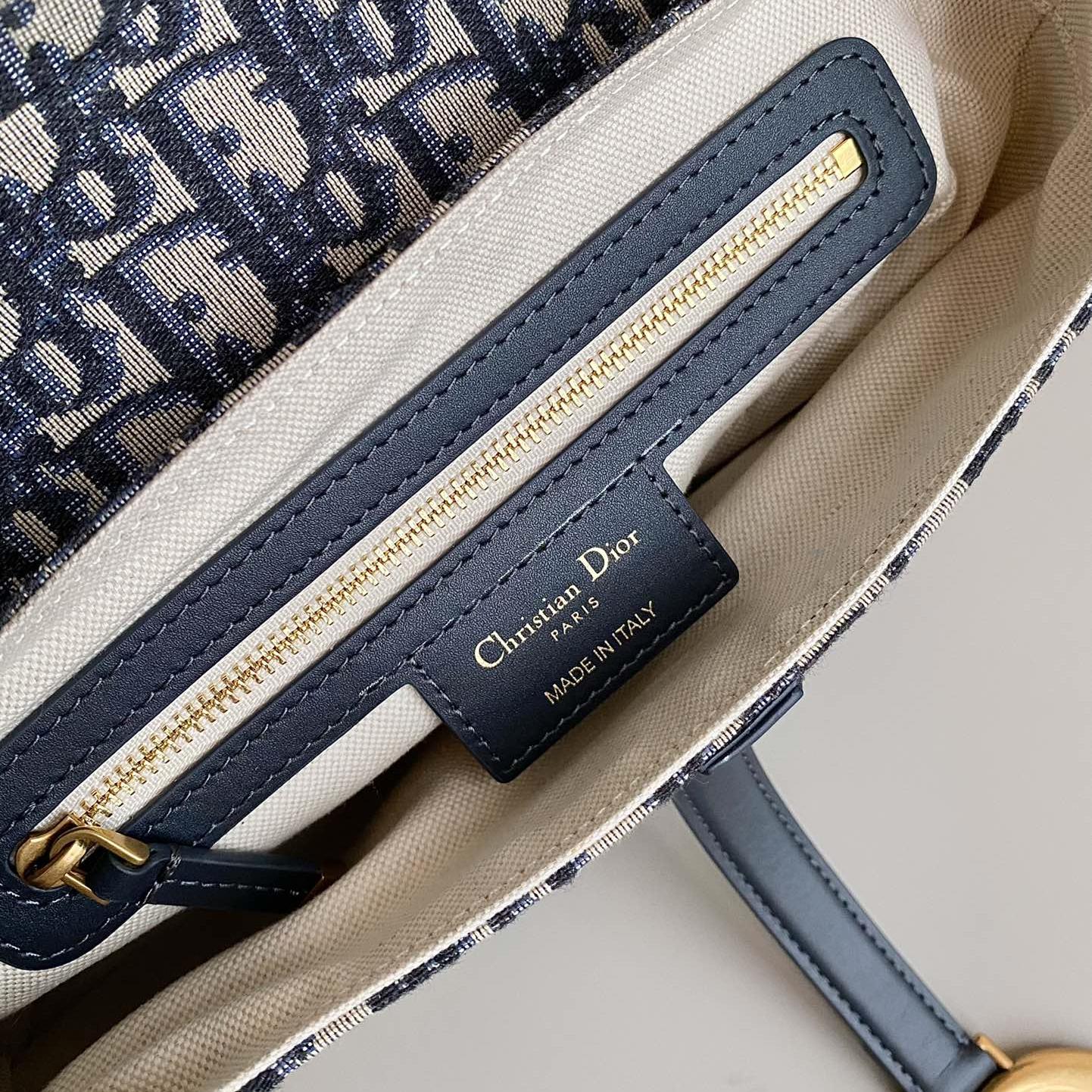 2025 Bag Classic Saddle Bag W240