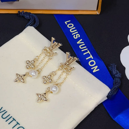 2025 Fashion Pearl Flower Pendant Earrings