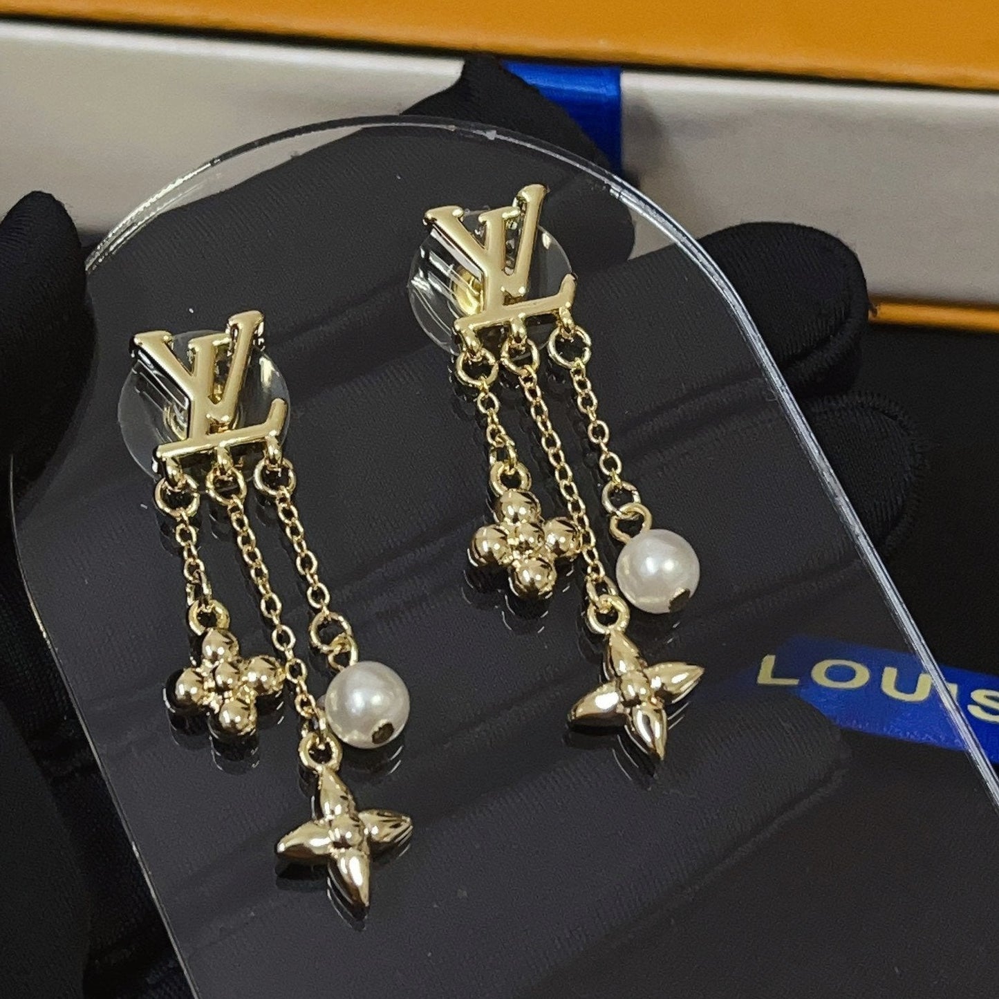 2025 Fashion Pearl Flower Pendant Earrings