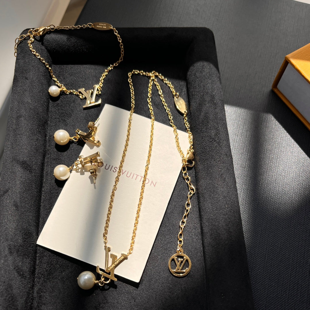 2025 Pearl pendant necklace