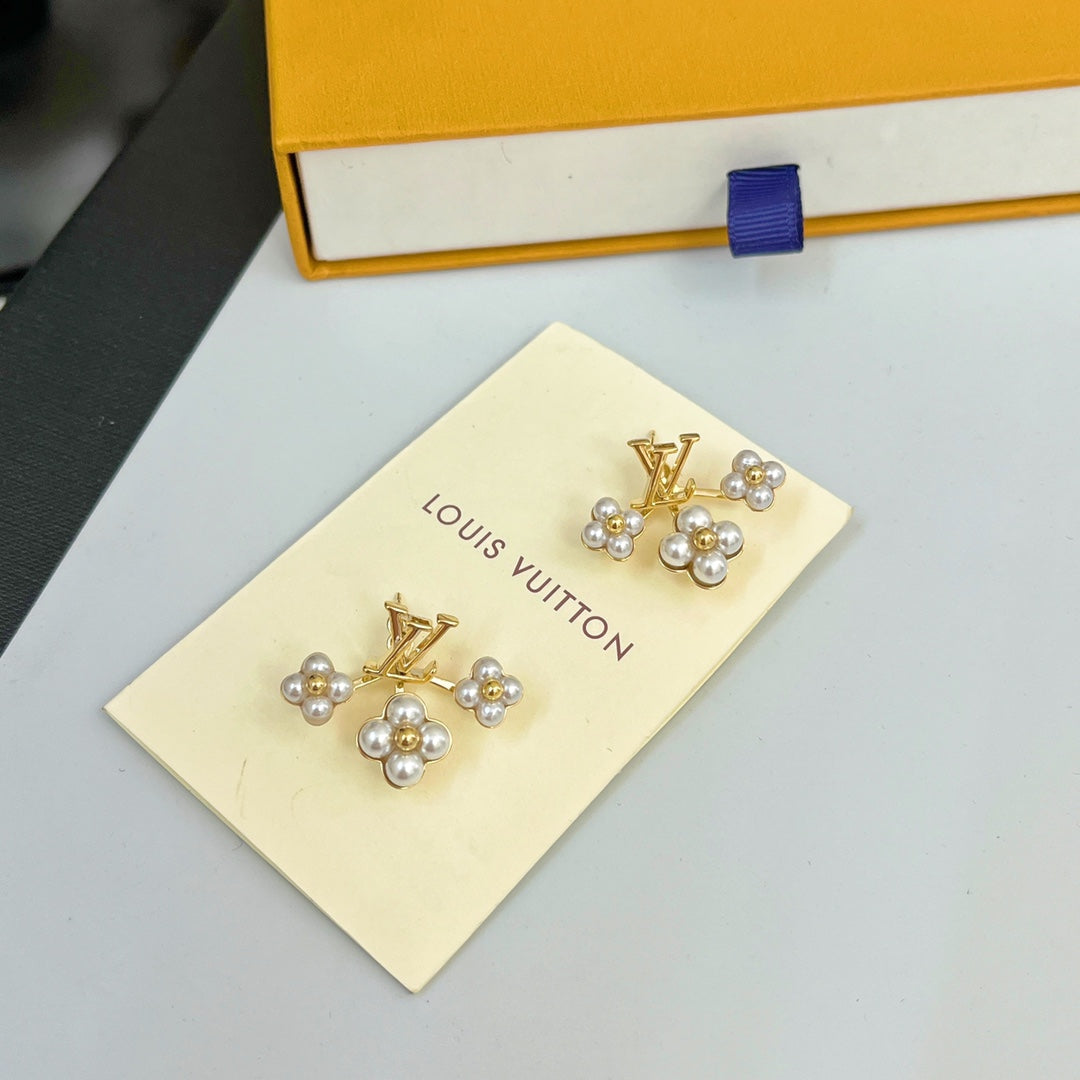 2025 Fashion Pearl Floral Earrings