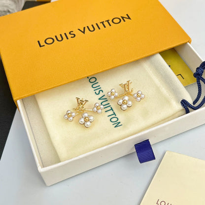 2025 Fashion Pearl Floral Earrings