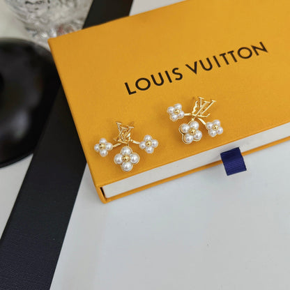 2025 Fashion Pearl Floral Earrings