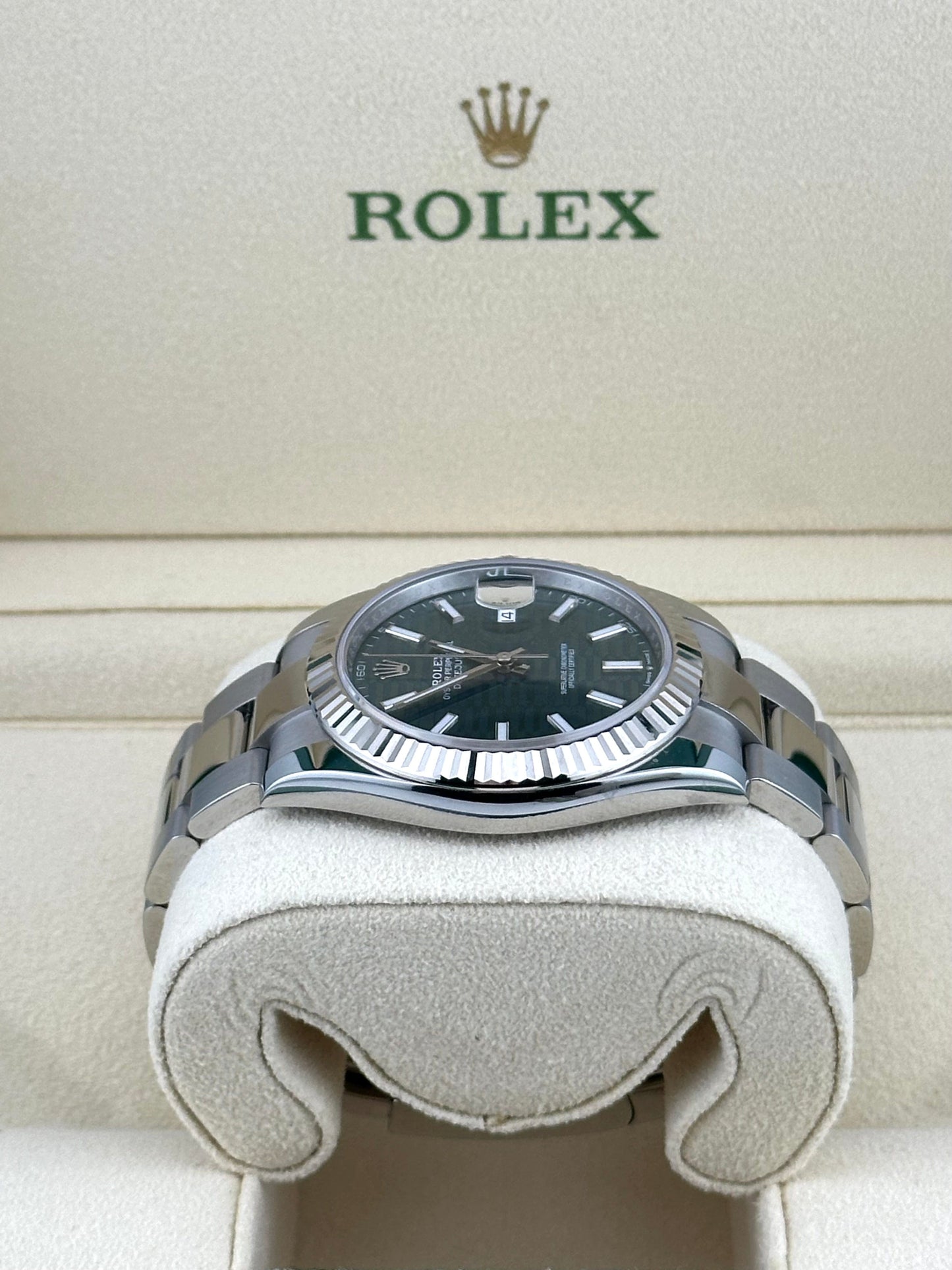 2025 Watch Datejust 126334 Stainless Steel Green Motif Dial Oyster