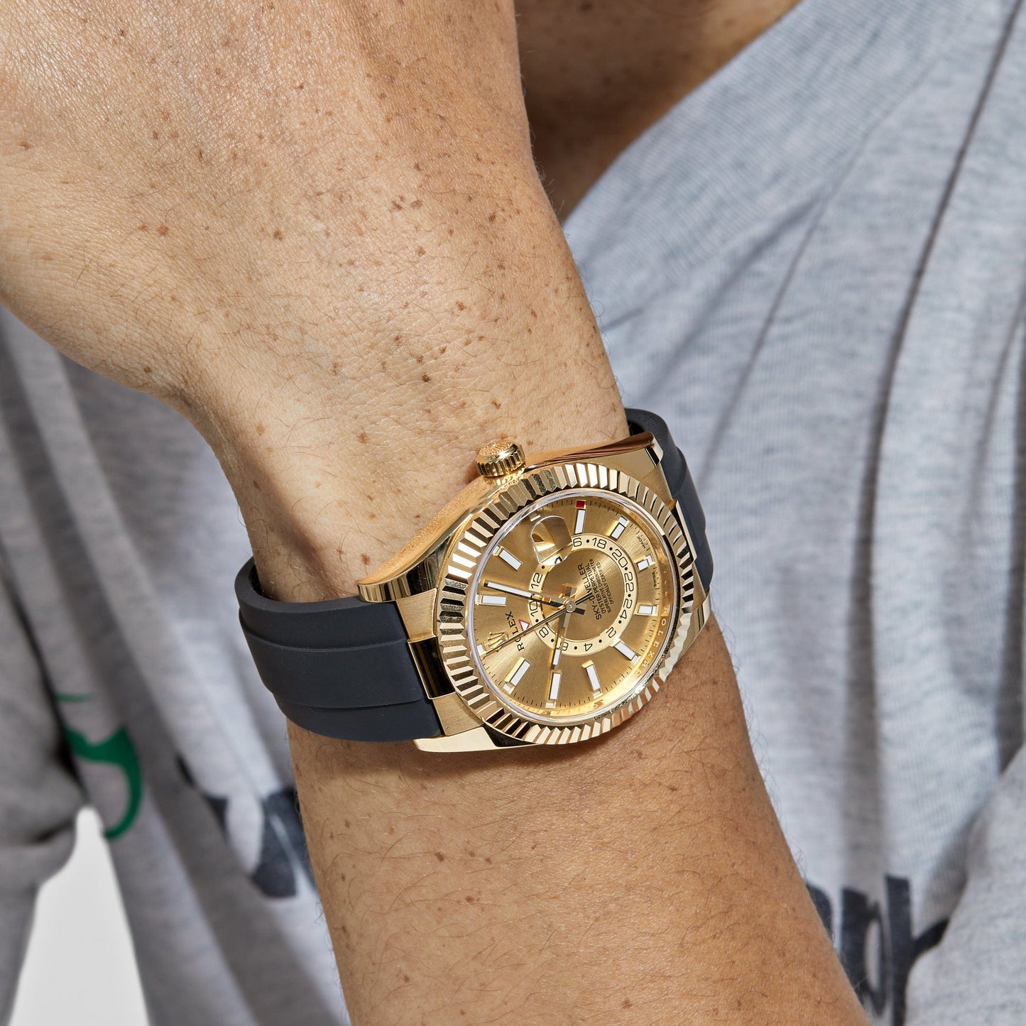 2025 Watch Sky-Dweller 326238 Yellow Gold Champagne Dial (2021)